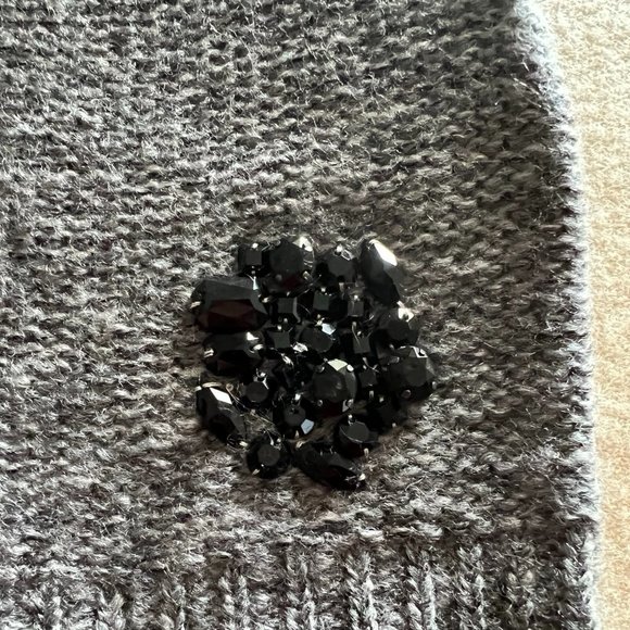 NWT! Women's Gray Knit Hat w/Embellishment - Picture 2 of 2